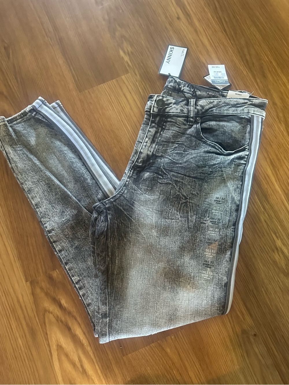 NWT Rue 21 Premium Men’s Gray Smonny Jeans with White Side Stripe 36x32